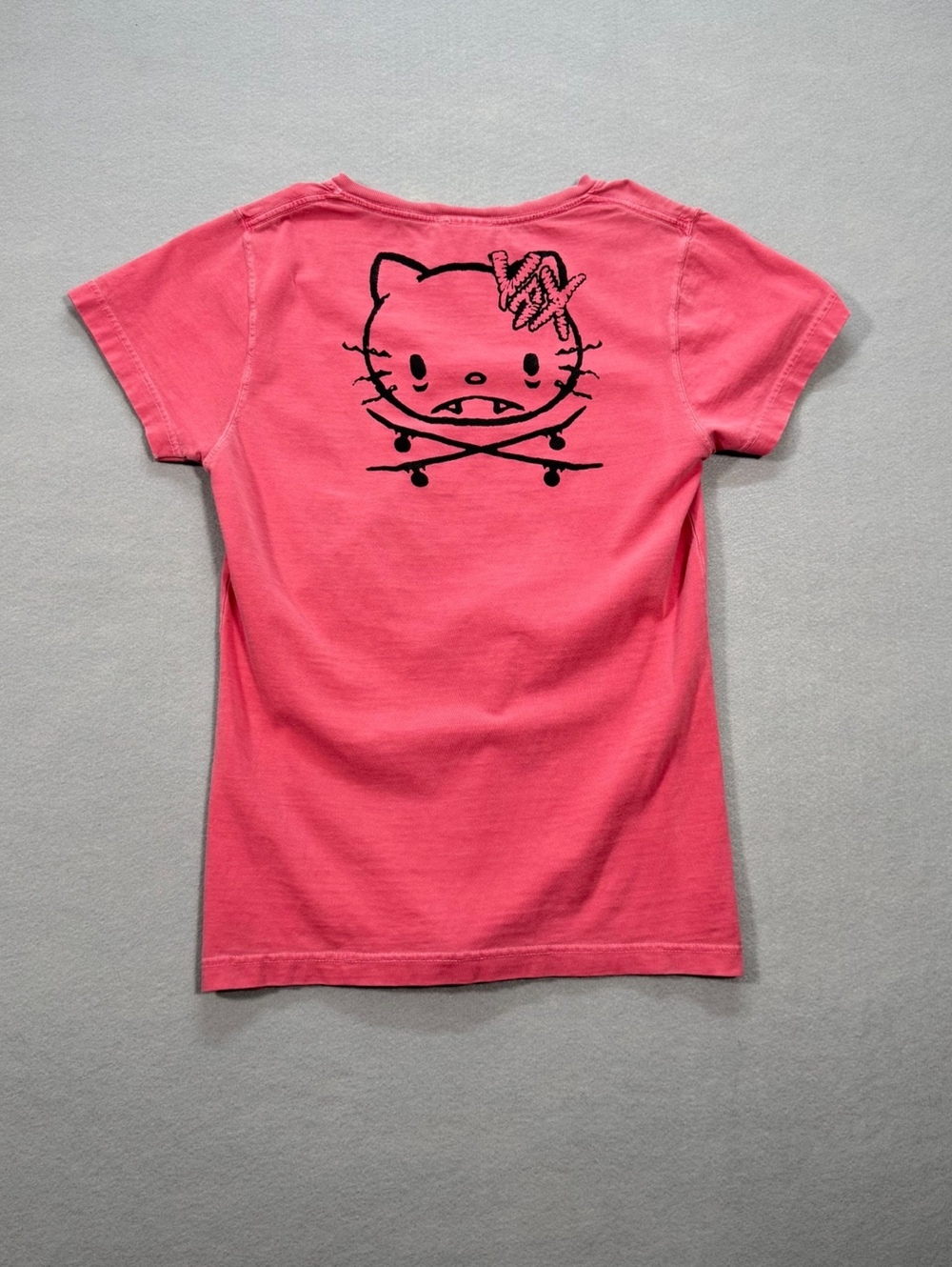 Comfort Colors Vax Hello Kitty Graphic Women’s Tee Xs